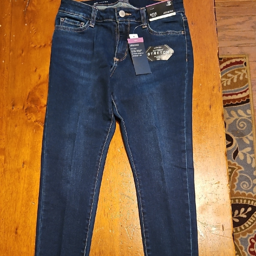 NWT a.n.a Deep Indigo Women's Jeggings, Size 6P Short.